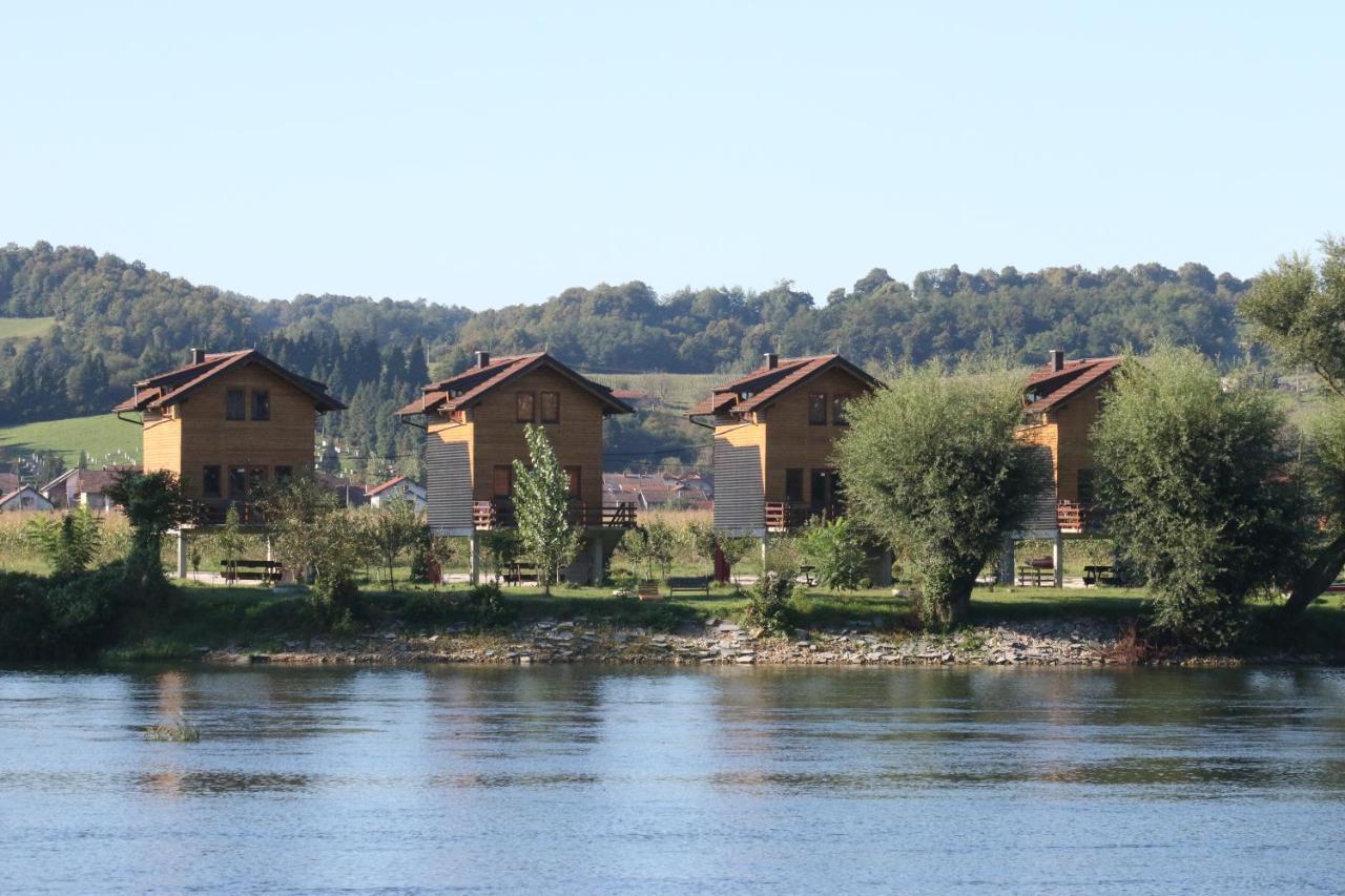 Holiday Homes Piralo Kostajnica Zewnętrze zdjęcie