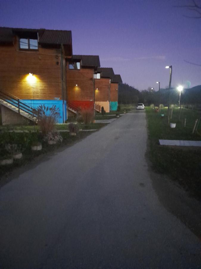 Holiday Homes Piralo Kostajnica Zewnętrze zdjęcie