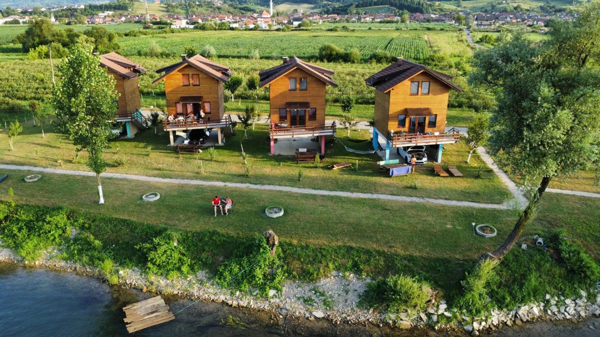 Holiday Homes Piralo Kostajnica Zewnętrze zdjęcie
