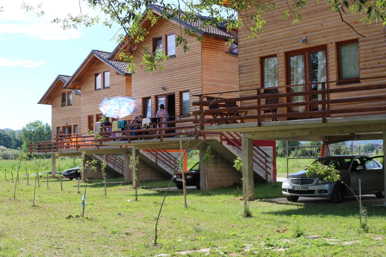 Holiday Homes Piralo Kostajnica Zewnętrze zdjęcie