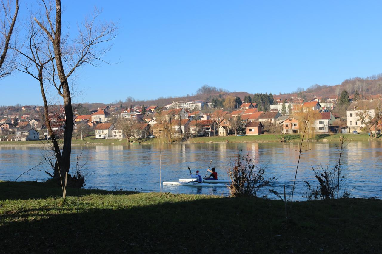 Holiday Homes Piralo Kostajnica Zewnętrze zdjęcie