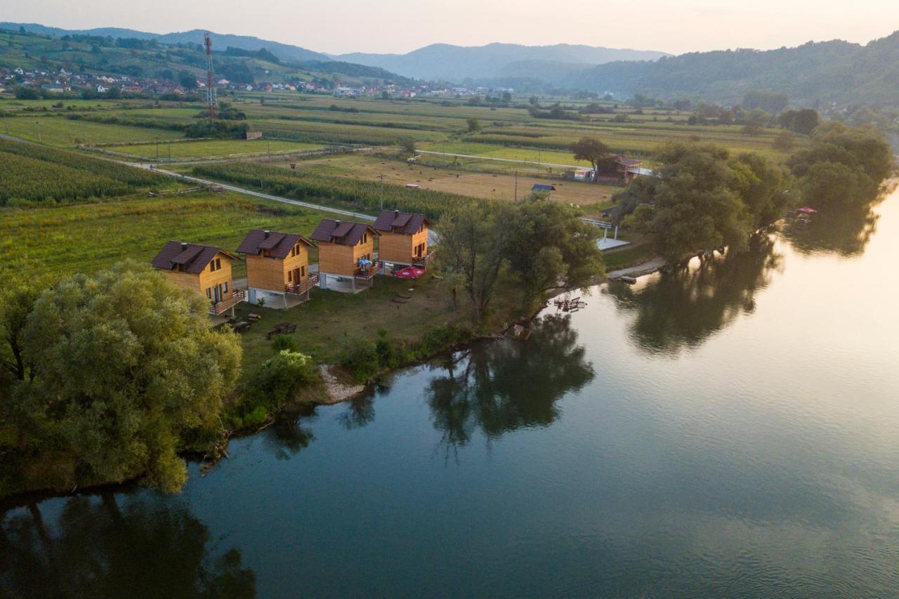 Holiday Homes Piralo Kostajnica Zewnętrze zdjęcie
