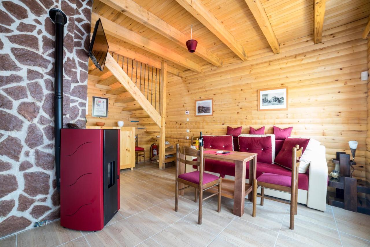 Holiday Homes Piralo Kostajnica Zewnętrze zdjęcie
