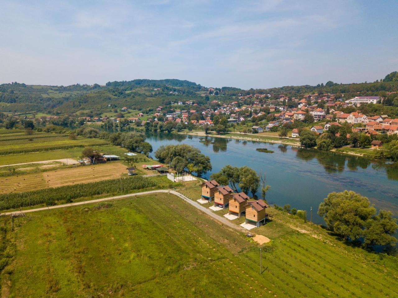 Holiday Homes Piralo Kostajnica Zewnętrze zdjęcie