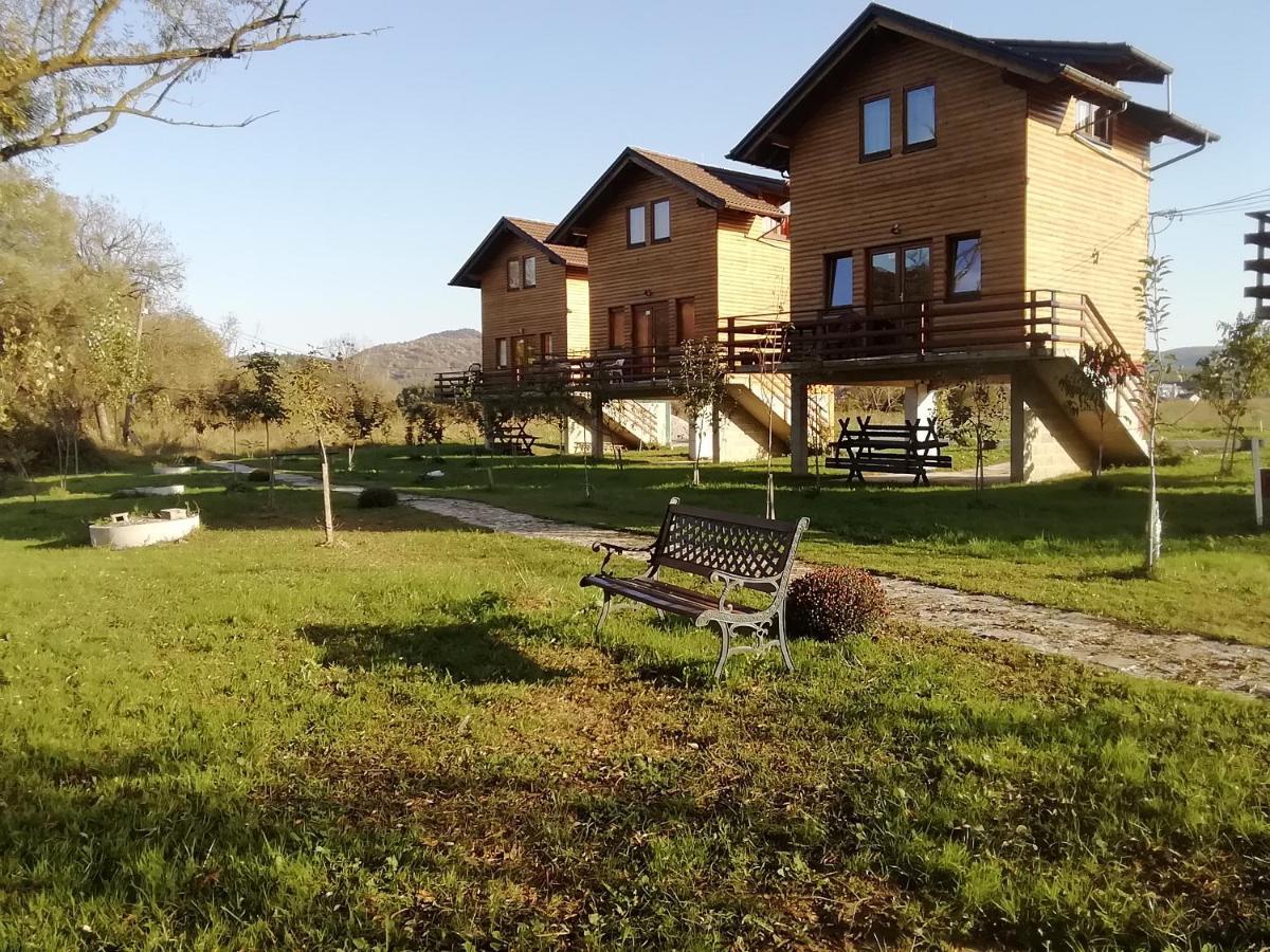 Holiday Homes Piralo Kostajnica Zewnętrze zdjęcie